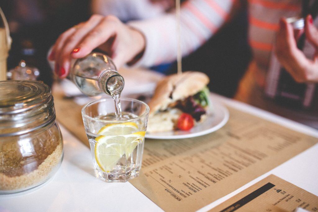 How-to-eat-healthier-at-restaurants-1-1024x683